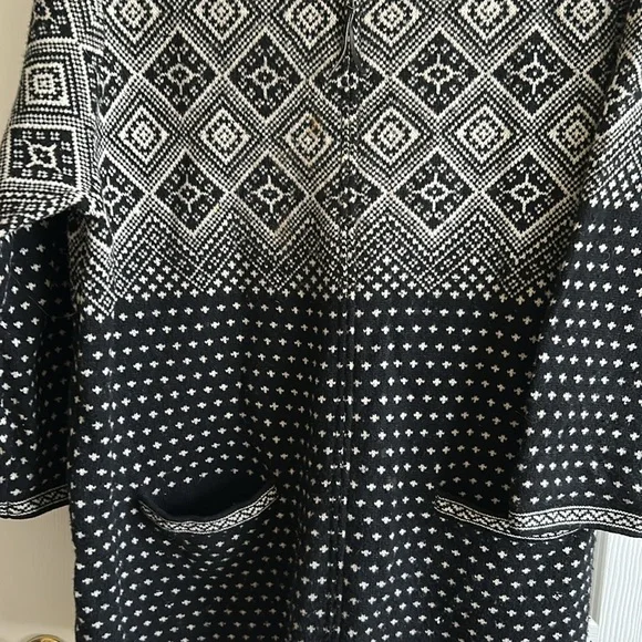 Women’s Wool Sweater - Picture 2 of 6